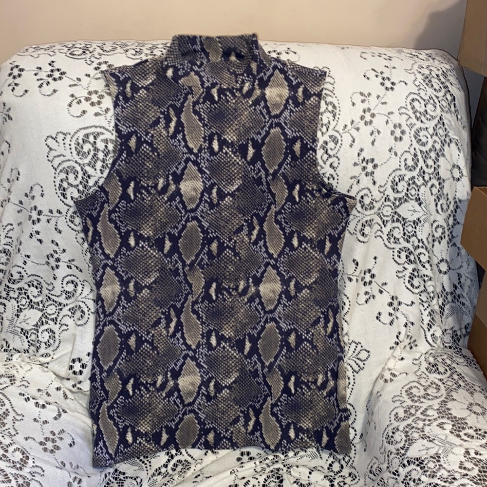 NO BOUNDARIES Snake Print Sleeveless Turtleneck Top